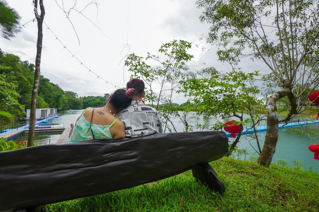 Roxy Tasik Biru Resort City Bau 外观 照片