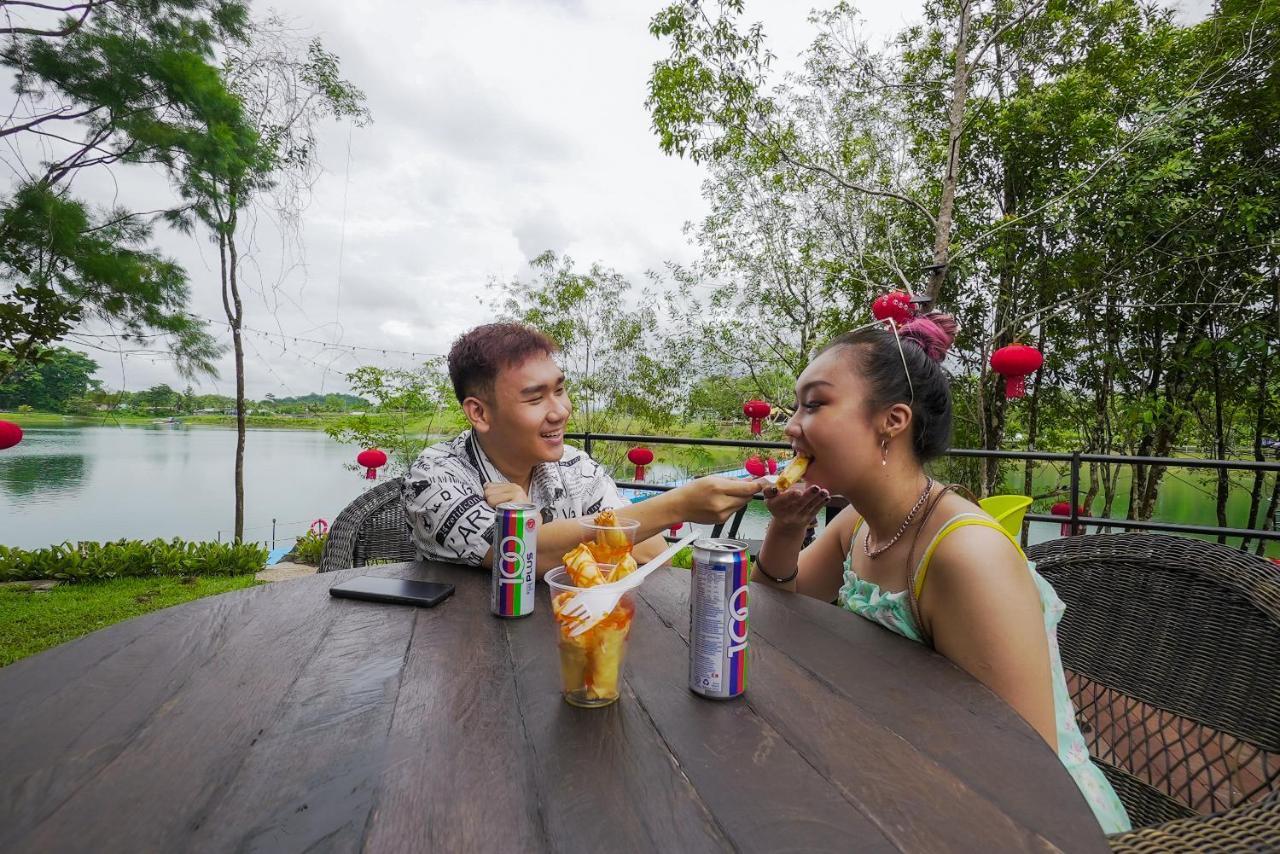 Roxy Tasik Biru Resort City Bau 外观 照片