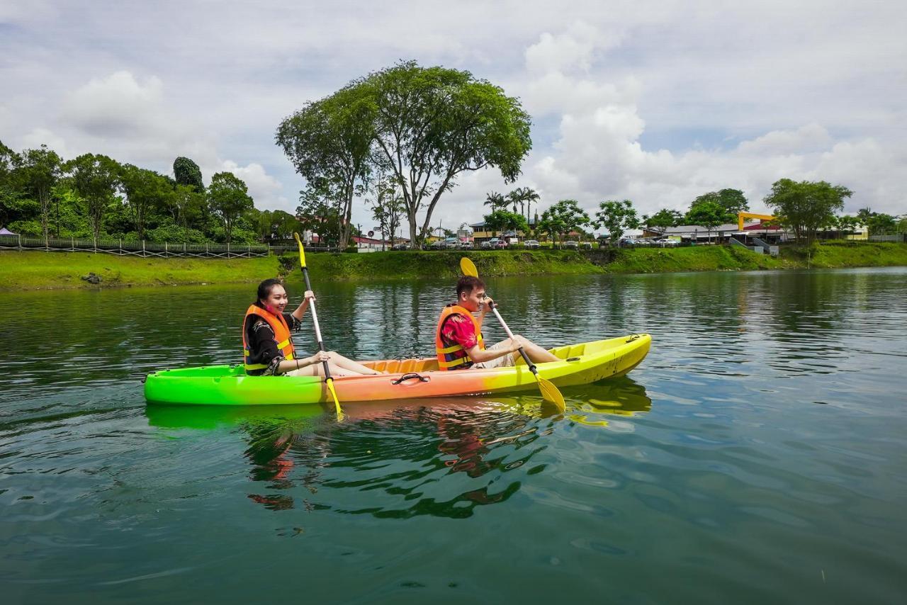 Roxy Tasik Biru Resort City Bau 外观 照片