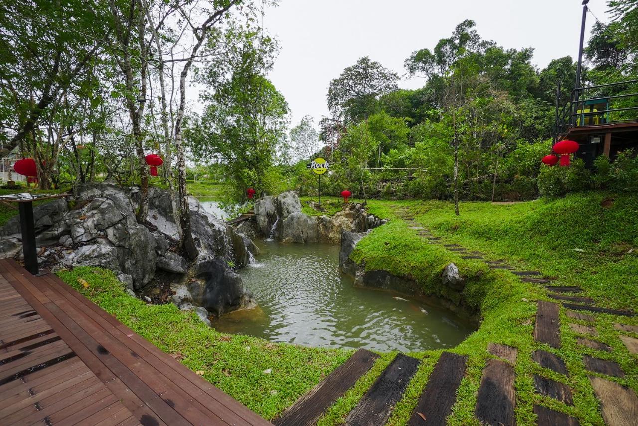 Roxy Tasik Biru Resort City Bau 外观 照片