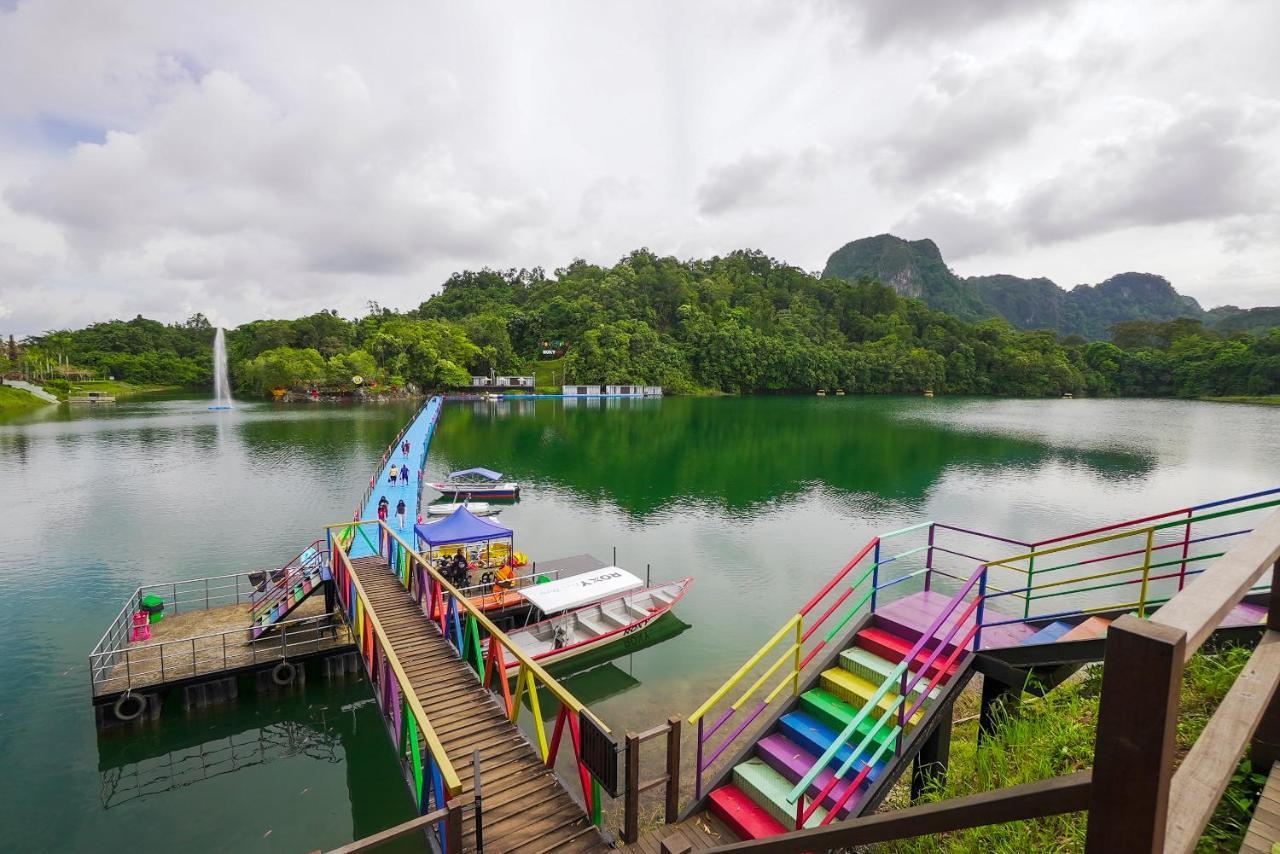 Roxy Tasik Biru Resort City Bau 外观 照片