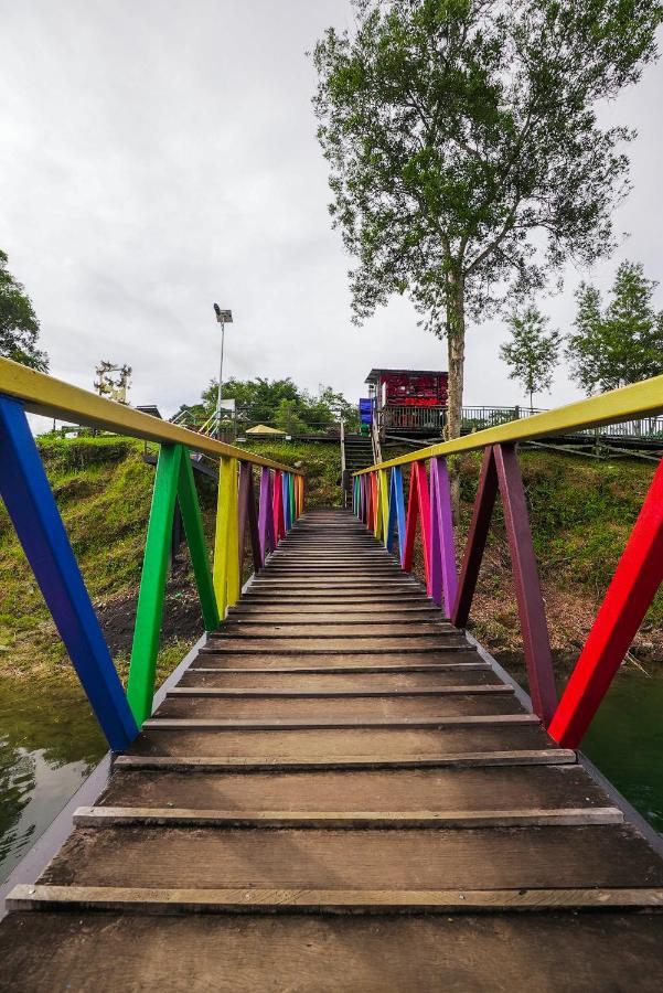 Roxy Tasik Biru Resort City Bau 外观 照片